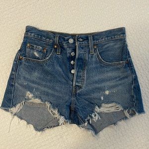 Levi's 501 butterfly jean shorts size 24